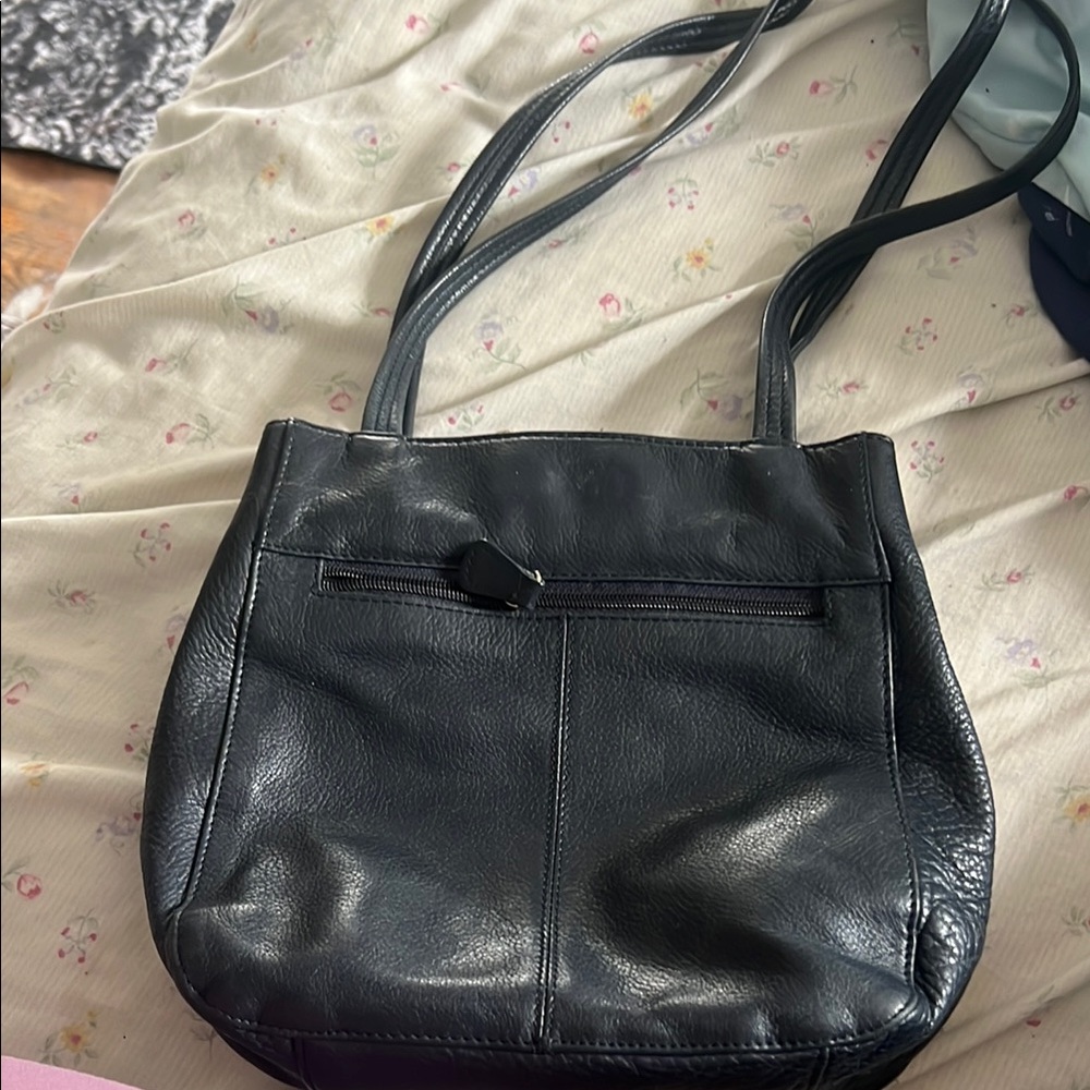 Liz Claiborne Navy Blue Leather Shoulder Bag with Structured Design